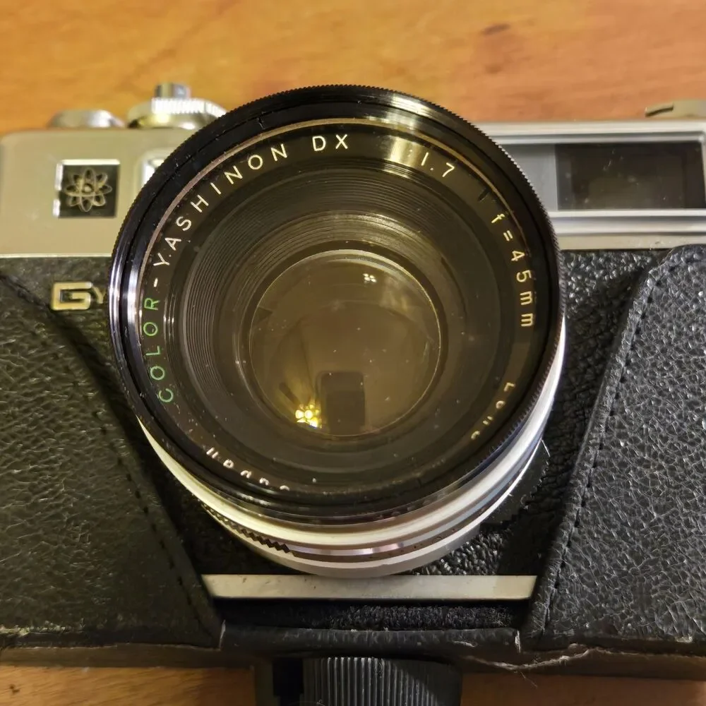 Vintage 60s Yashica Electro 35 GS Rangefinder Camera & Case